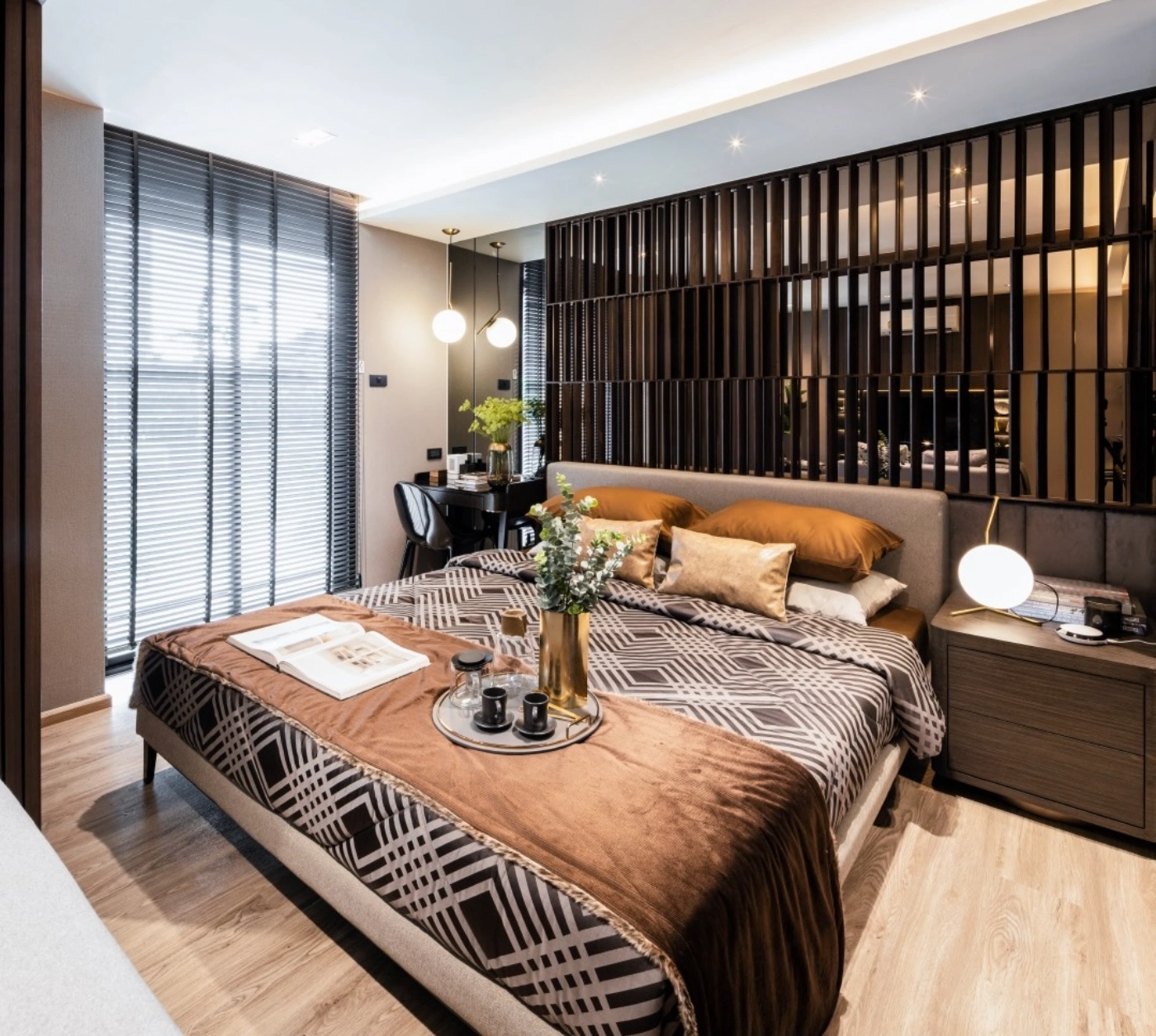 The Teak Ratchada 19 Bedroom with Partition