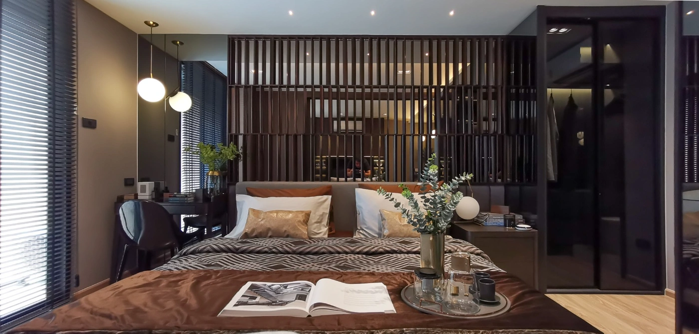 The Teak Ratchada 19 Bedroom with Wood Divider
